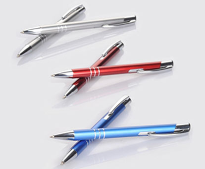 Pildspalvas ar gravējumu